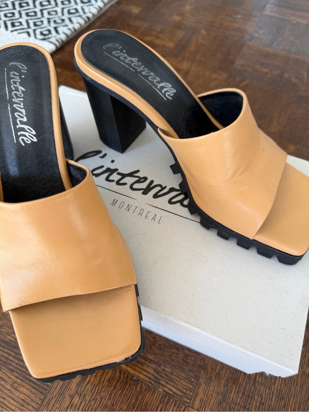 L'INTERVALLE Tan Square-Toe Block Heel Mules